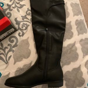Black dress boots